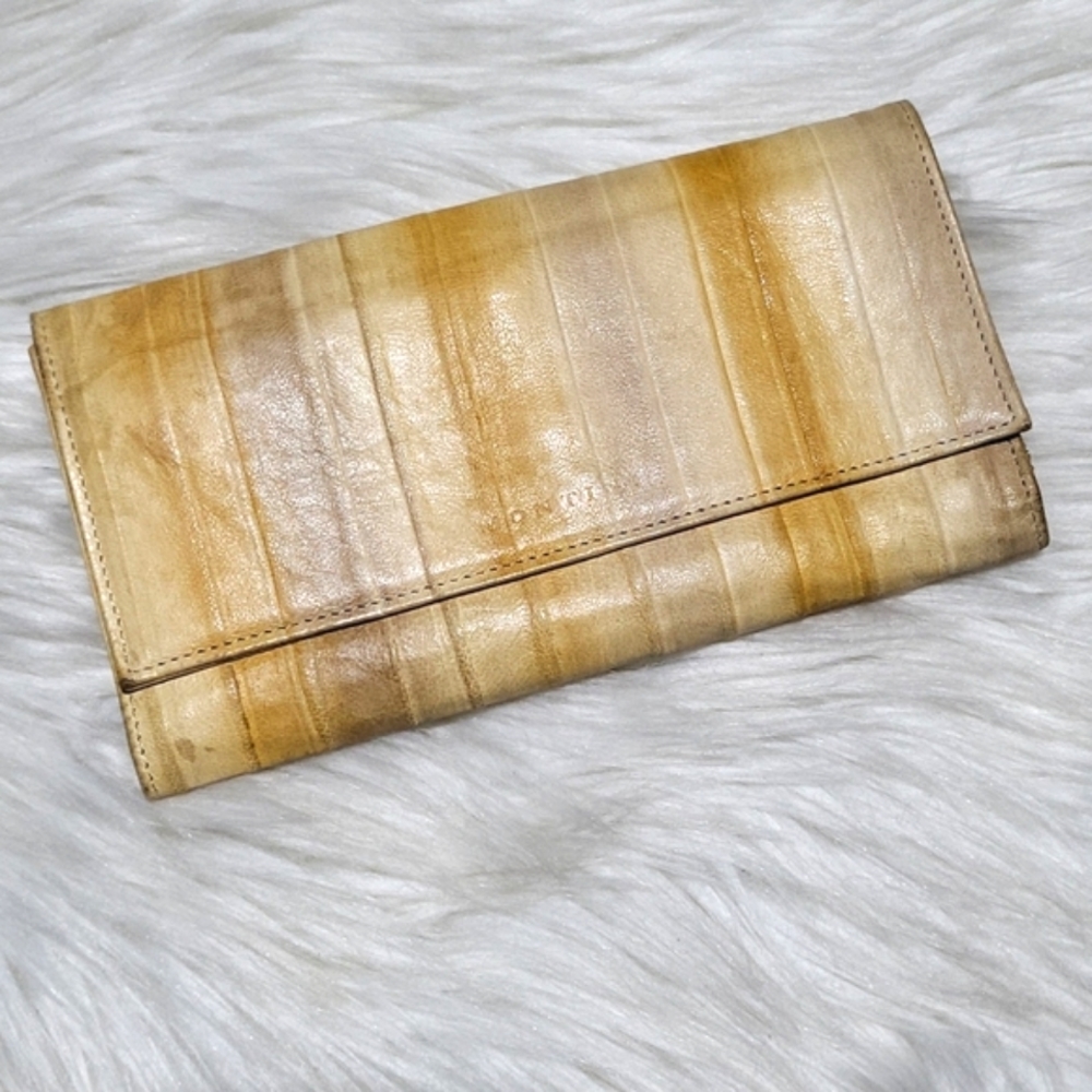 Montini tan leather wallet